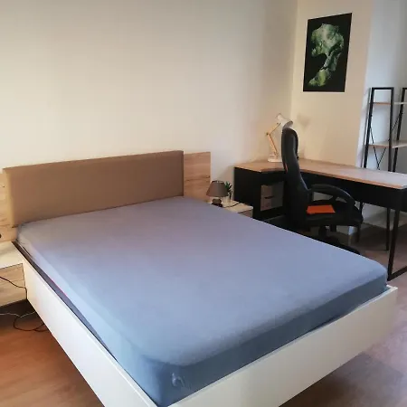 Grand T3 Avec Clim, Parking Et Terrasse Privative - *