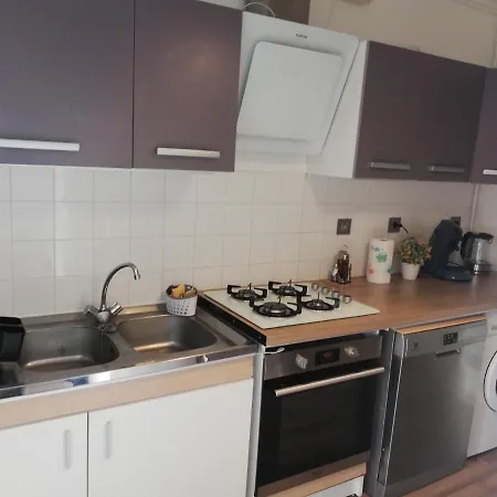 Grand T3 Avec Clim, Parking Et Terrasse Privative - *