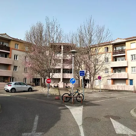 Grand T3 Avec Clim, Parking Et Terrasse Privative - *